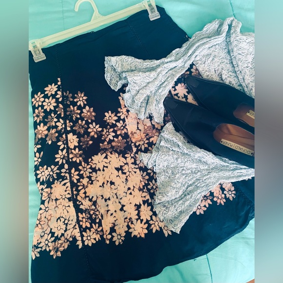 Liz Claiborne Axcess Skirt MIDI Navy Blue Light Pink Floral Size 4 Small Boho - Picture 3 of 12